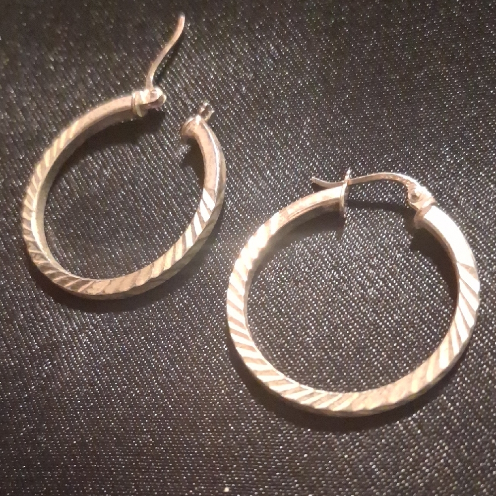 Sterling Silver 925 Diamond Cut Silver Hoop Earrings . Stamped.